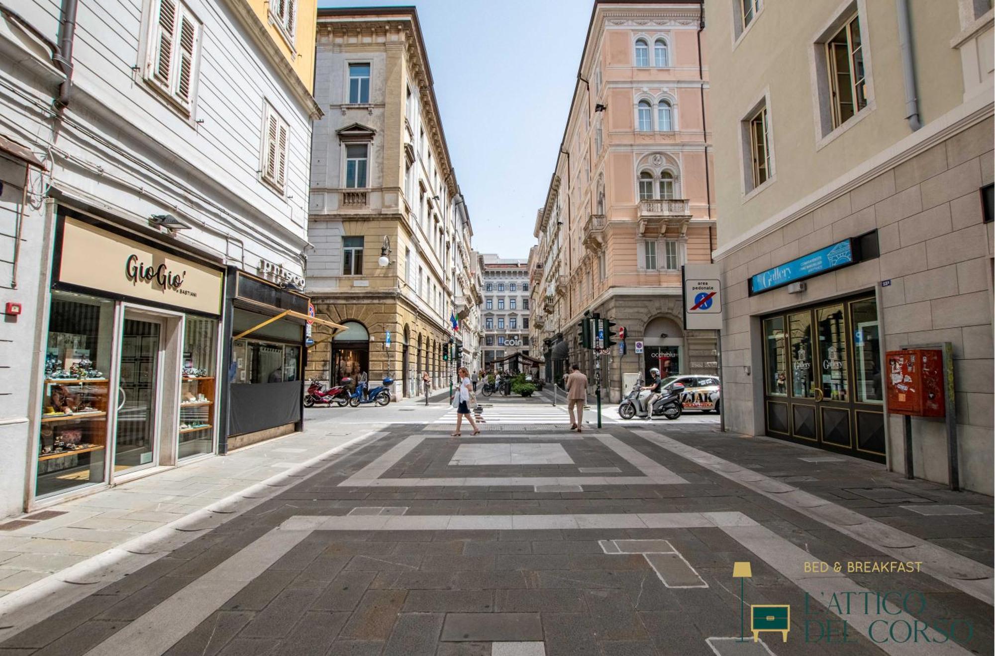 Ferienwohnung L'Attico Del Corso Triest Exterior foto
